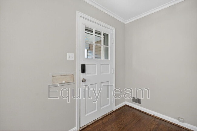 Photo - 7020 La Boiteaux Ave