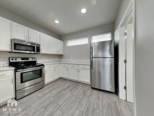 Photo - 122 E Sycamore St