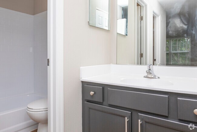 2BR, 2BA - 966 SF