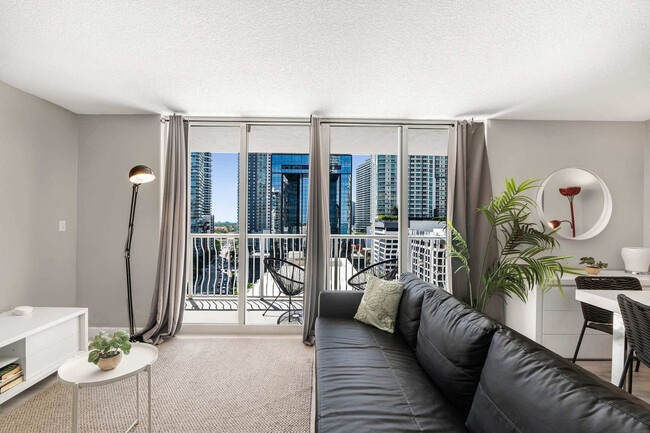 Photo - 1 SE 12th St Unidad FL15-ID1022183P