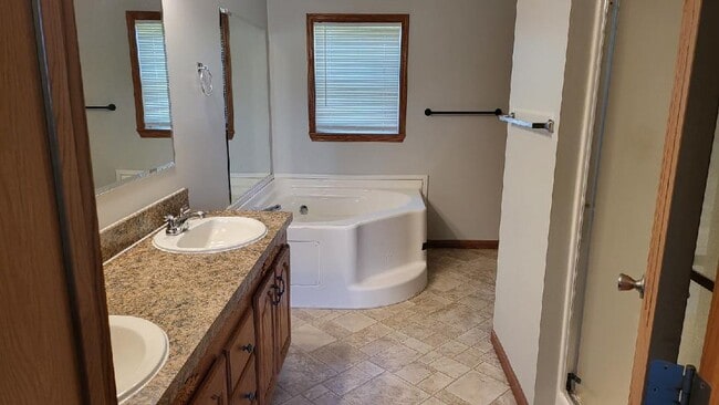 Photo - 370 W Kingfisher Ct