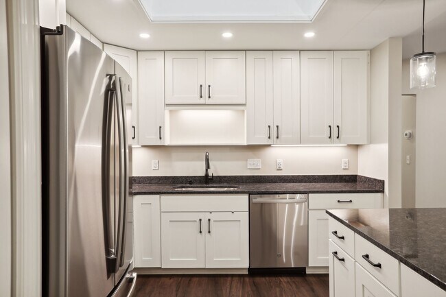 Photo - 1195 Weston Ln N House