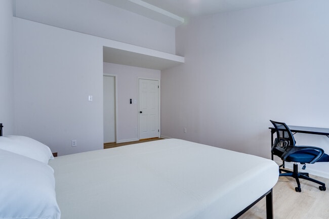 Photo - 6021 Creekstone Ln