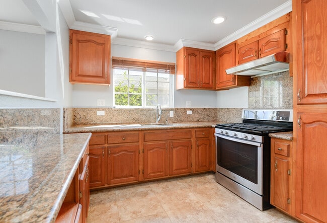 Kitchen - 2363 Fleetwood St
