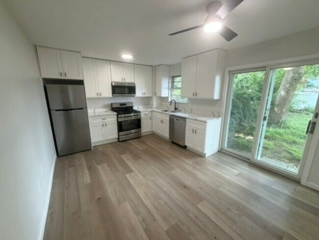 801 Cedar St