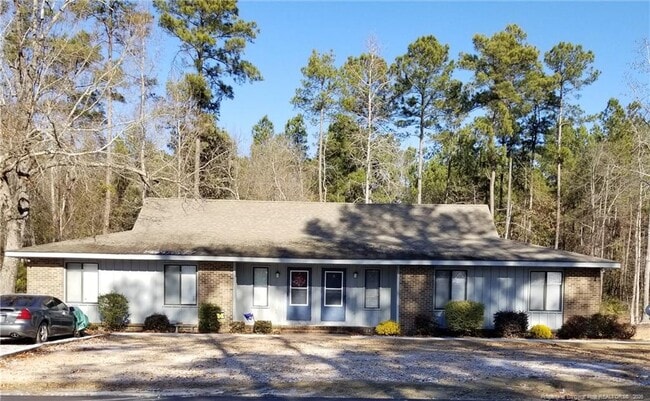 Building Photo - 2355 Oak St