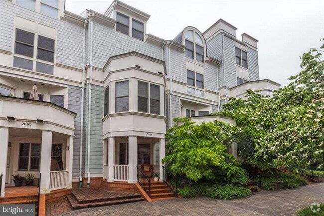 Building Photo - 2058 N Oakland St Rental