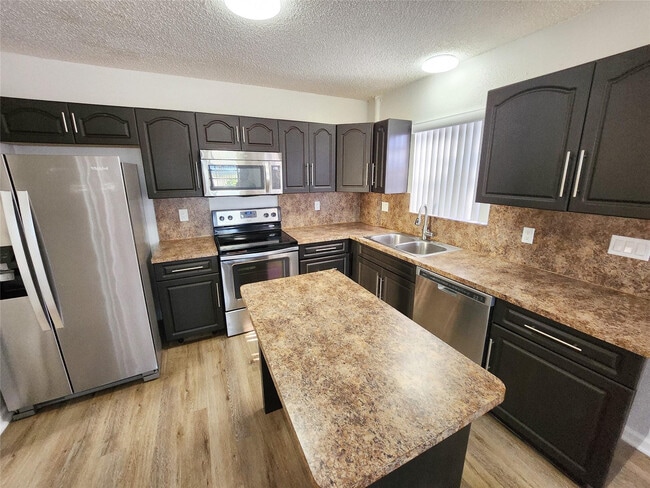 Building Photo - 513 S Ocean Dr Unit A