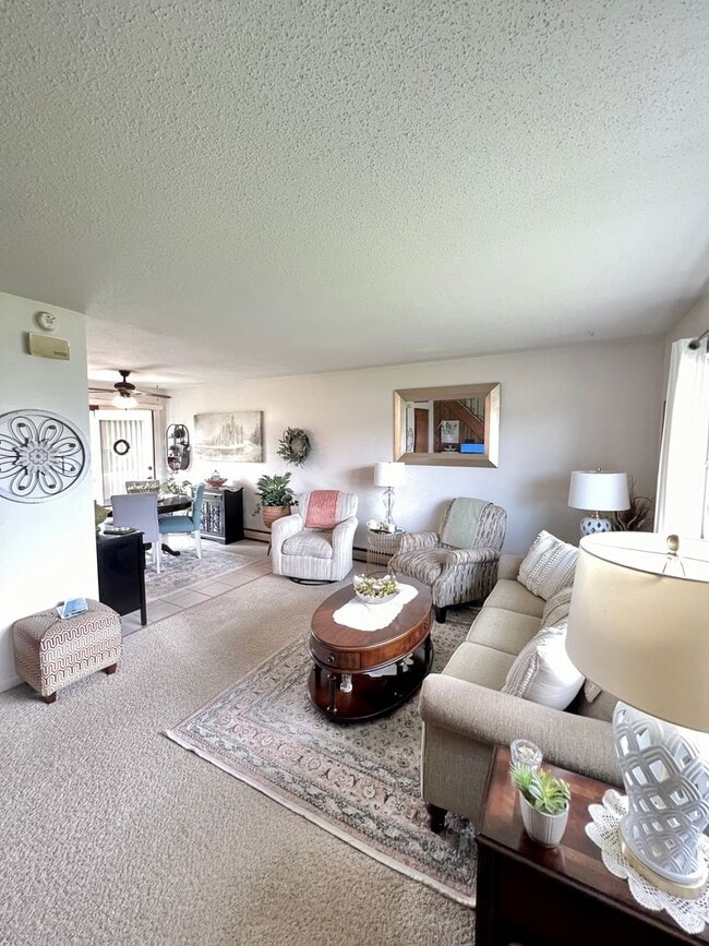 Building Photo - AVAILABLE MAY - Large 2 Bedroom Apartment! Unit 1618 N 32nd St