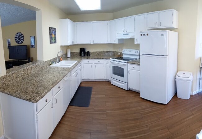 Building Photo - 5151 Pioneer Ave Unit Pioneer Condo