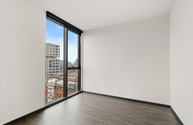 Photo - 1498 W Randolph St