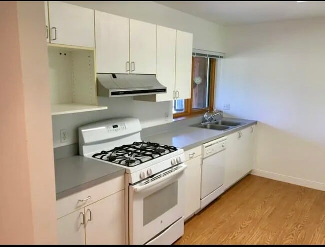Photo - 1049 Danby Rd