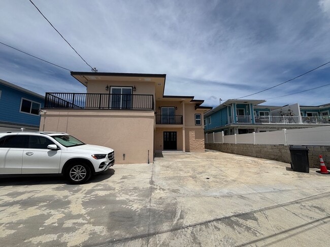 Building Photo - 1674 Kino St Unit Back 3 Bedroom