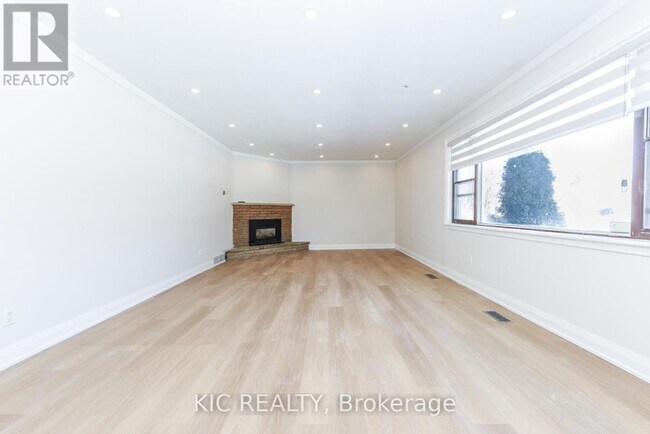 Photo - 69 Centre St N