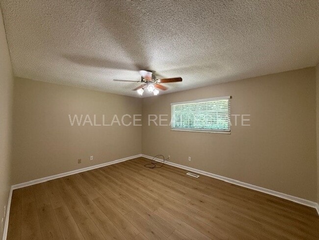 Photo - UPDATED 4 BEDROOM IN CRESTWOOD HILLS IN W. KNOXVILLE