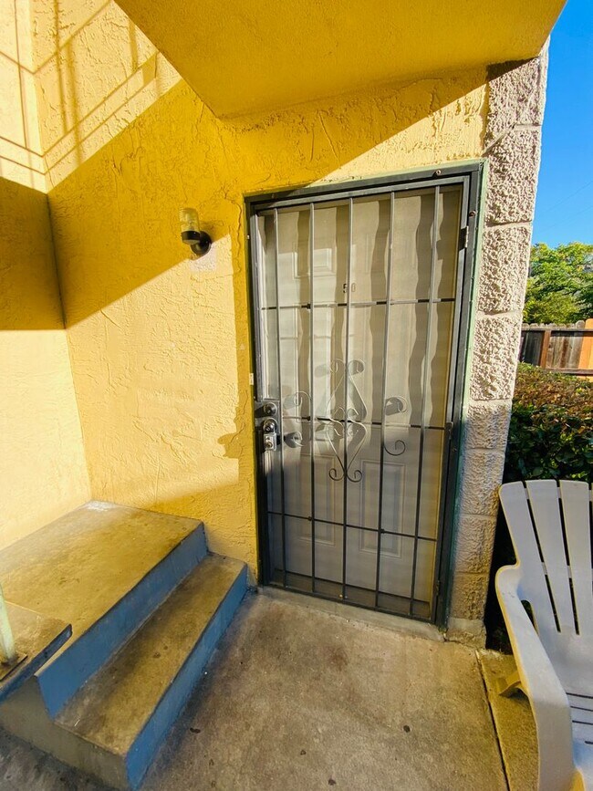 Photo - 4561 Ashcroft Ave Unidad 50