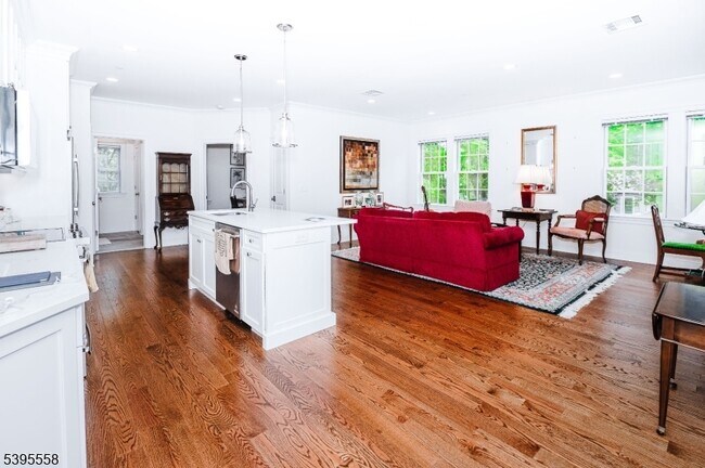 Photo - 29 Euclid Ave