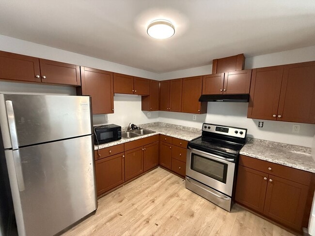 Building Photo - 555-565 N Kent St Unit 202
