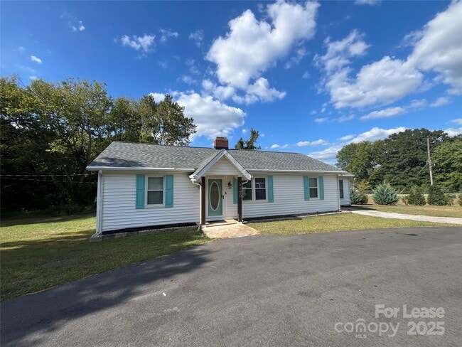 Building Photo - 1120 Hensley Rd Rental