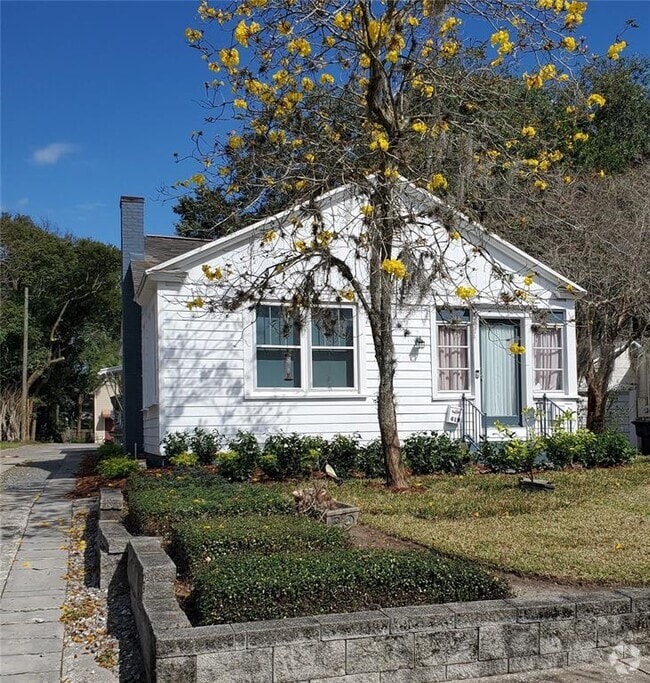 Building Photo - 421 E Kaley St Rental