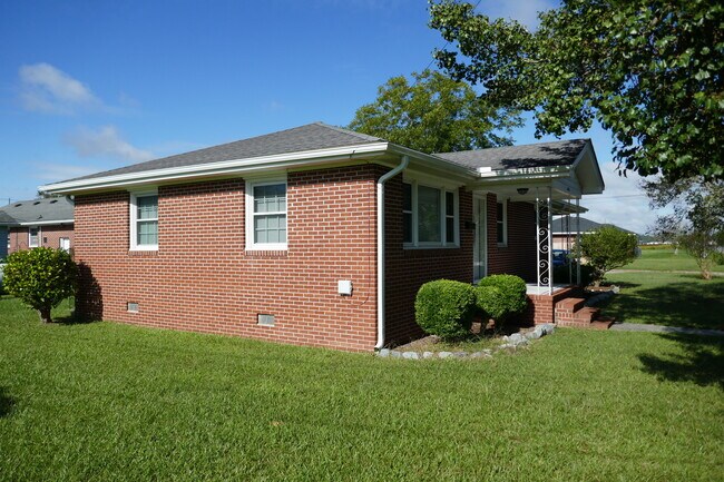 805 W Grubb St