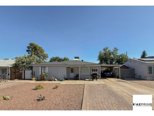 Photo - Make Yourself at Home in This Cozy 1/1 Phoenix Apartment, Nestled in an Intimate Triplex Setting.