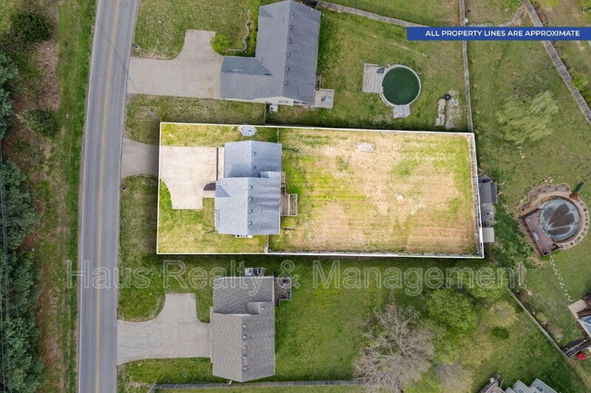 Photo - 1563 Hazelwood Rd