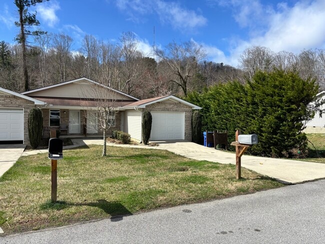 Building Photo - 14 Cornerstone Way