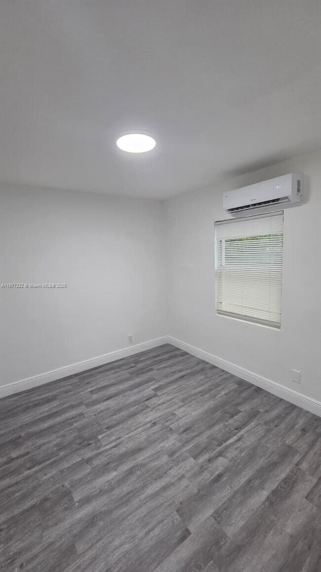 Photo - 855 NW 3rd Terrace Unidad 4