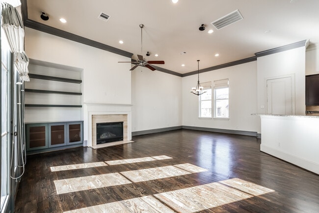 Photo - 2207 Hilshire Glen Ct