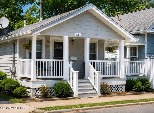 Photo - 618 Redmond Ave