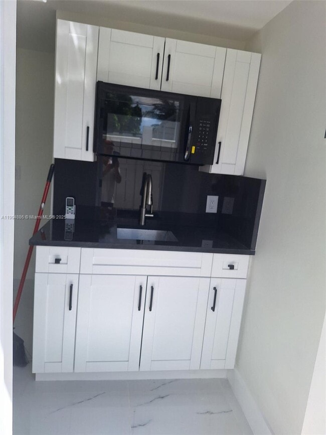 Building Photo - 26XX Riviera Dr Unit 26XX