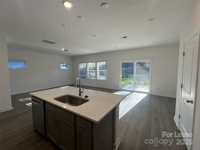Photo - 1500 31st St NE