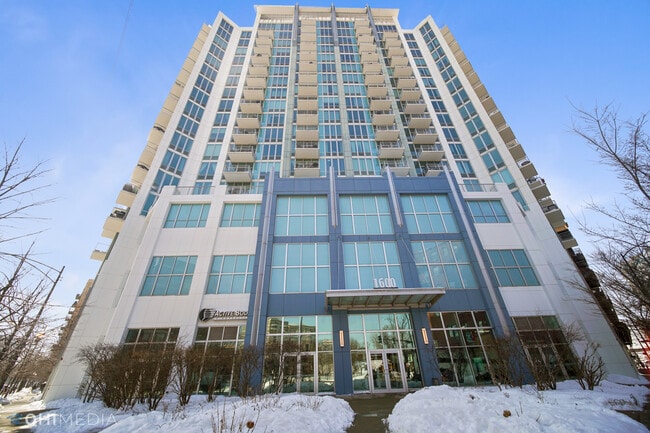 Building Photo - 1600 S Indiana Ave Unit 903