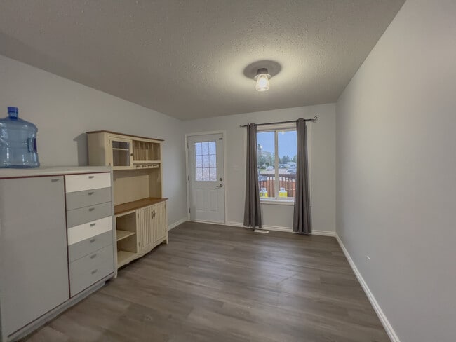 Photo - 4714-4739 39 St