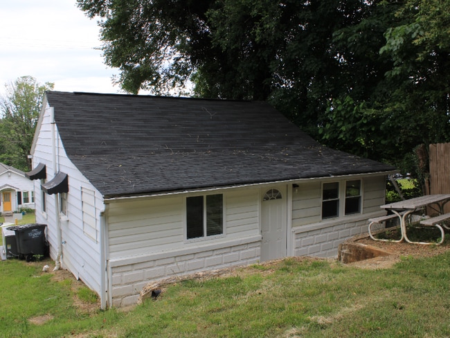 Photo - 2110 Hawthorne St