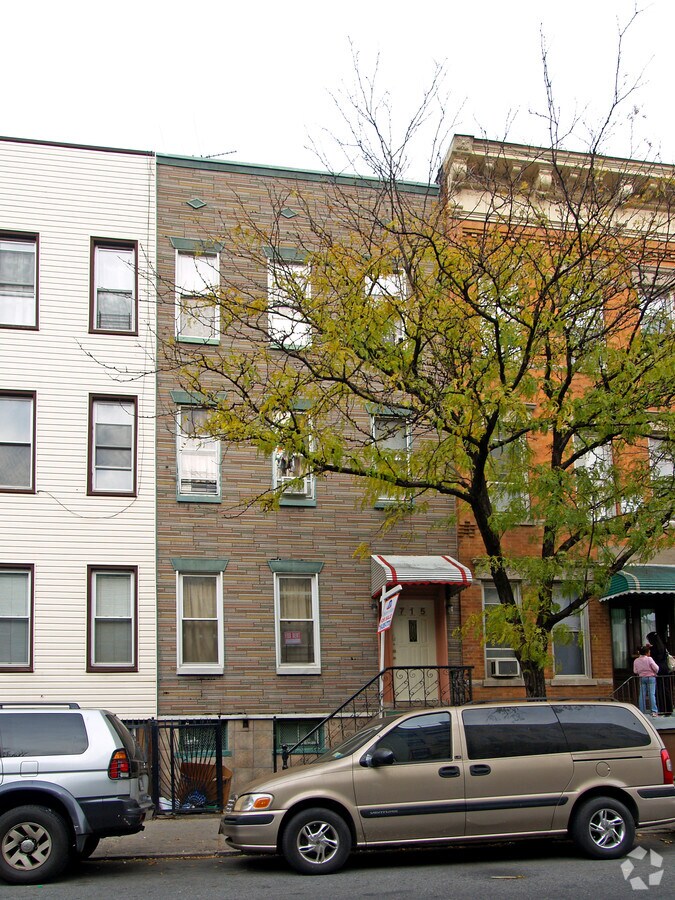 Photo - 715 Seneca Ave