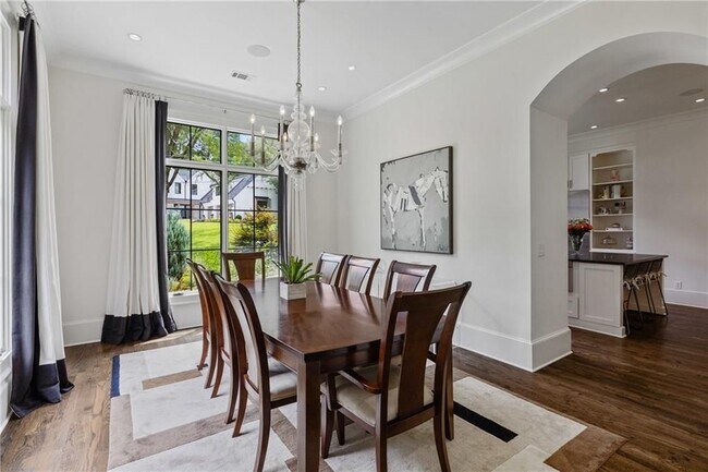 Photo - 779 Greenview Ave NE