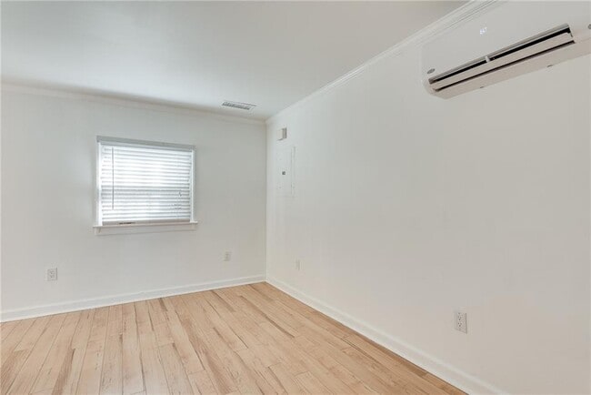 Photo - 1143 St Charles Pl NE