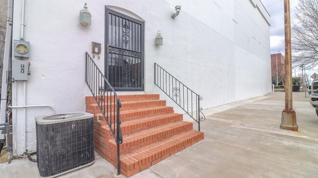 Building Photo - 32 N Lafayette Ave