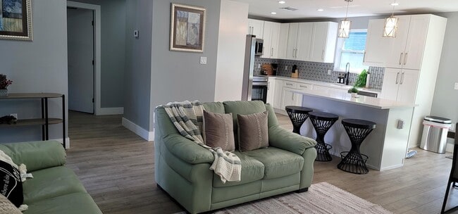 Photo - 106 E Chandler Rd