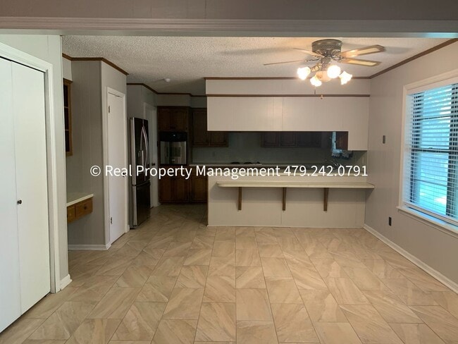 Photo - 9812 Meandering Way