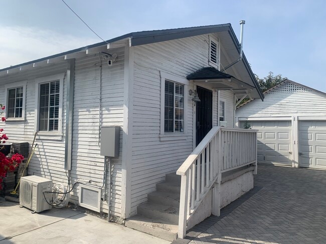 Building Photo - 227 W 56th St