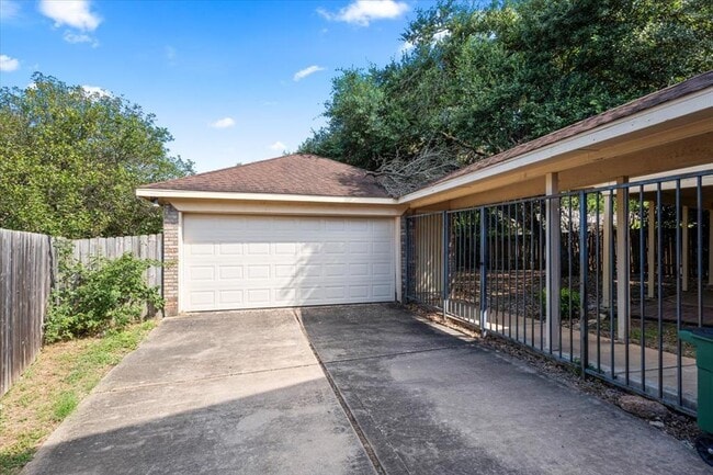 Photo - 5916 Rickerhill Ln