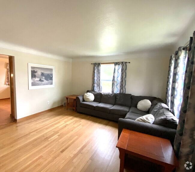 Building Photo - 121 W Bagley Rd Rental