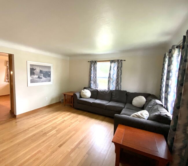 Building Photo - 121 W Bagley Rd Rental