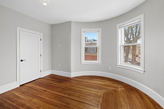 Photo - 921-923-923 E Broadway Unit 3