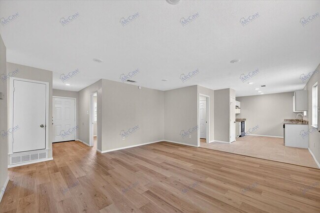 Photo - 222 Redwood St