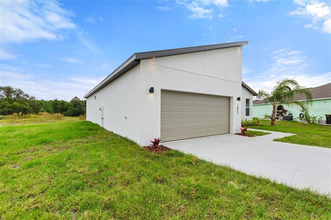 1057 Sabine Pl