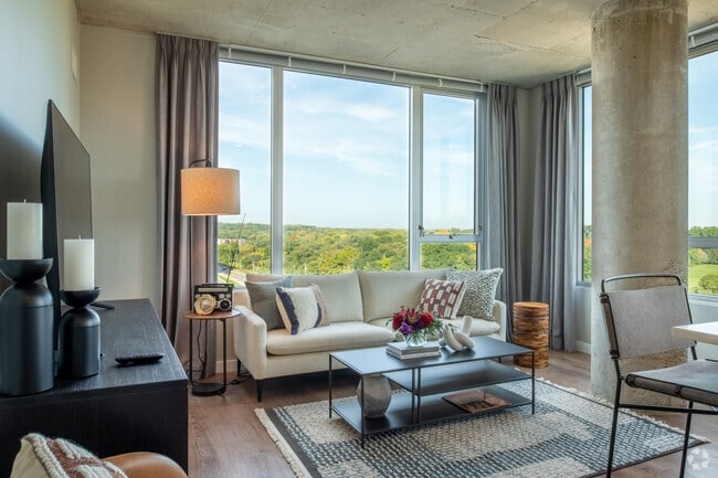 2BR, 2BA - 1082SF